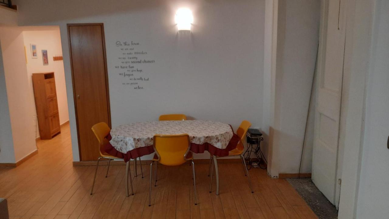 White Home Quartieri Spagnoli Napels Buitenkant foto