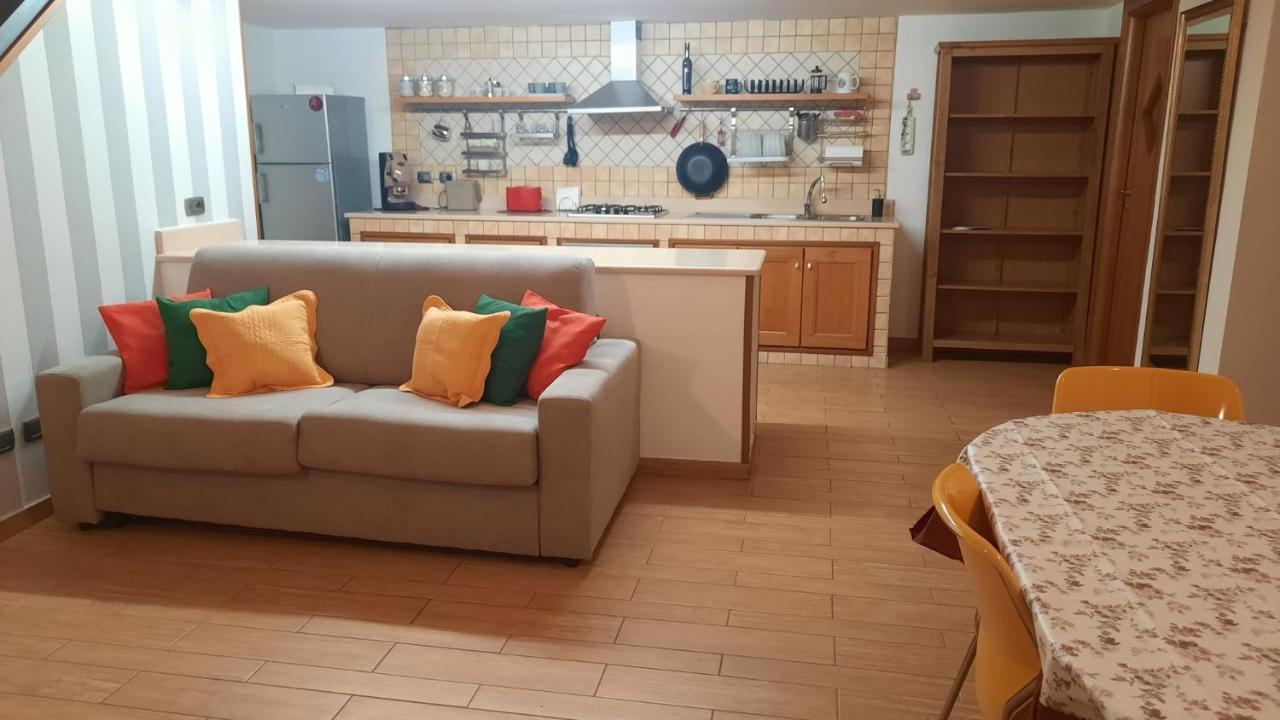 White Home Quartieri Spagnoli Napels Buitenkant foto
