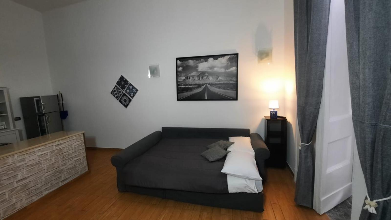 White Home Quartieri Spagnoli Napels Buitenkant foto