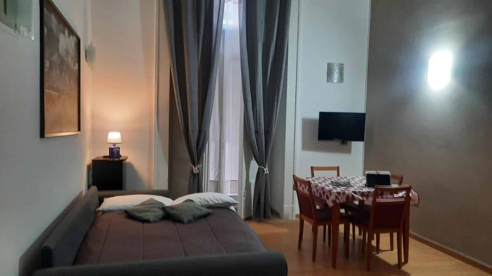 White Home Quartieri Spagnoli Napels Buitenkant foto