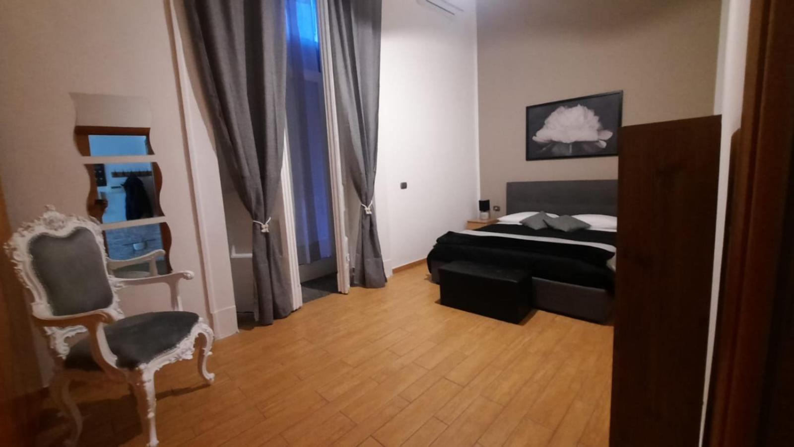 White Home Quartieri Spagnoli Napels Buitenkant foto