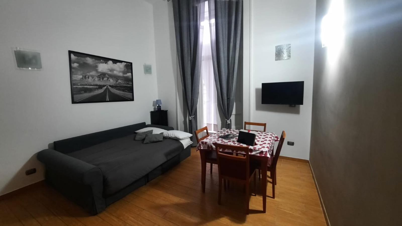 White Home Quartieri Spagnoli Napels Buitenkant foto